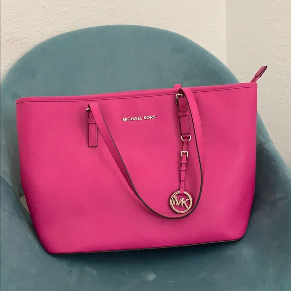 Micheal Kors purse
